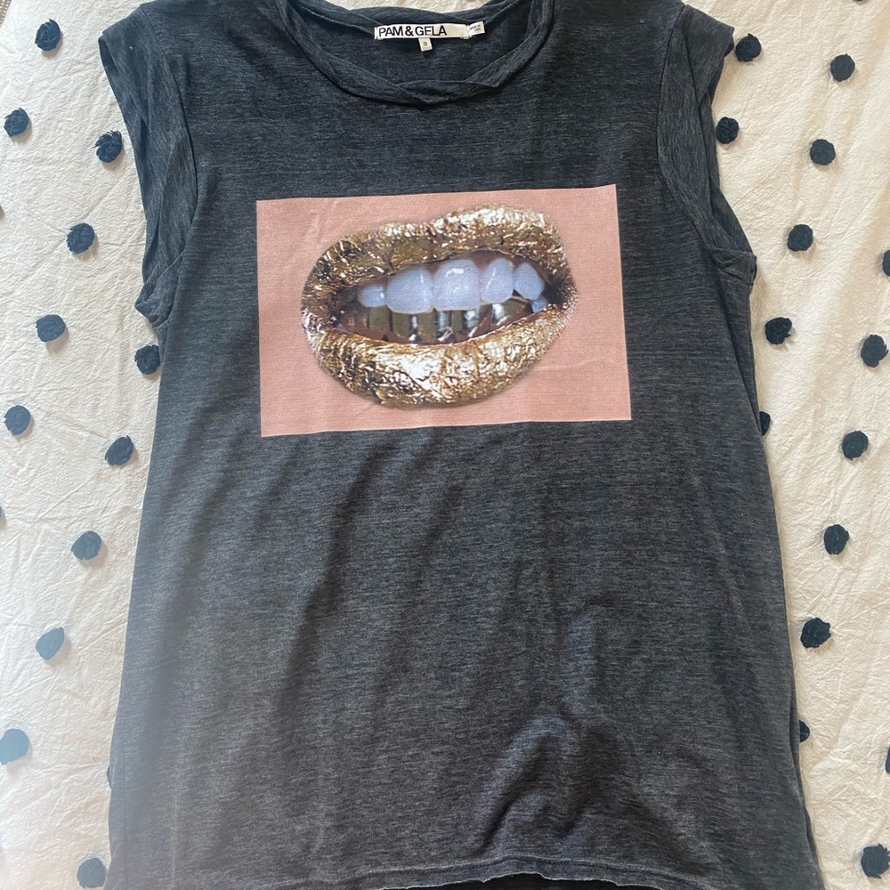 Graphic t